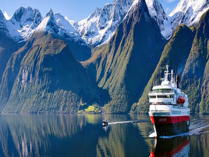 Hurtigruten: el viaje por mar más bello del mundo (Loney Planet)
